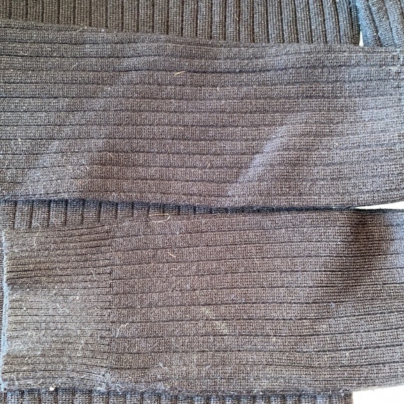 Free with a Bundle - Merona black ribbed scoopneck sweater Size Medium - Picture 11 of 13